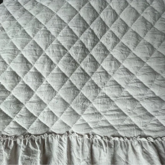 Diamond Ruffle Embroidered Shabby Chic 3 pc Queen Quilt Set - Picture 9 of 11